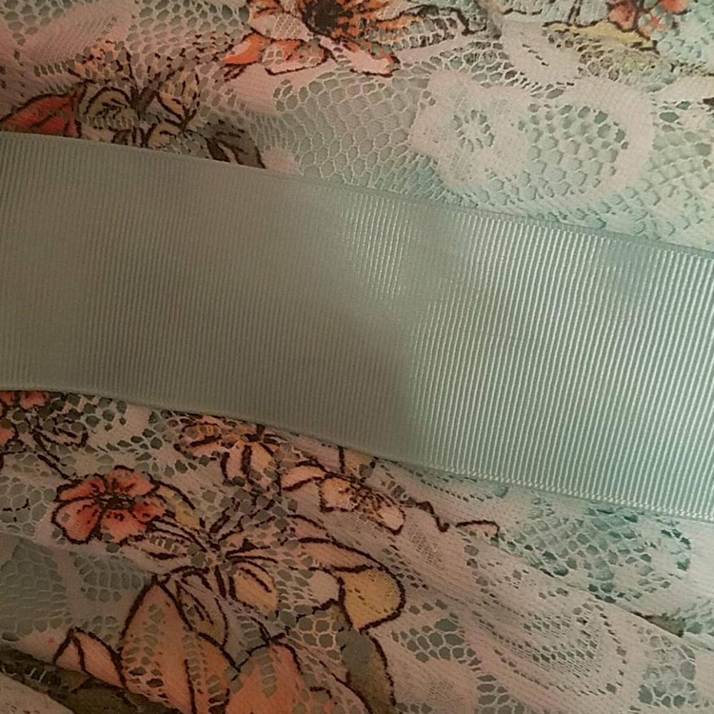 Dress - Picture 3 of 3